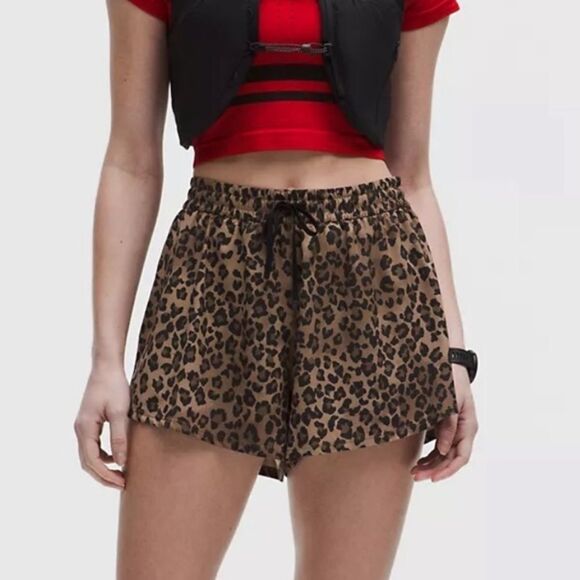 NWT Large swift relaxed high rise running shorts 2.5” lululemon leopard brown - Picture 10 of 10